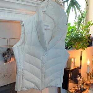 White House Black Market Puffer Vest 2 front zippered pockets Size XL